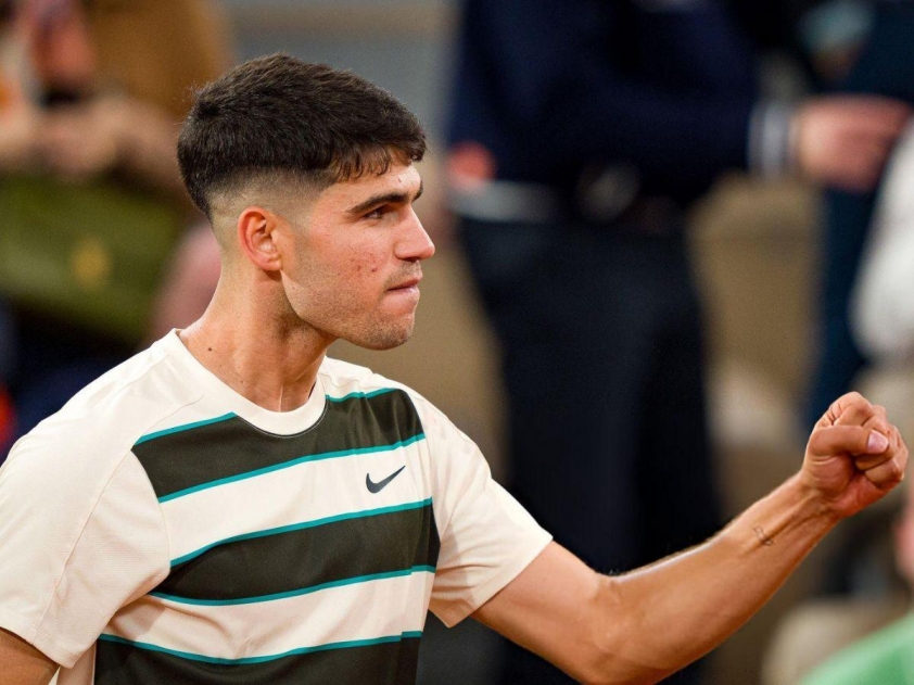 Trình làng tóc mới, Alcaraz thắng đậm ở vòng 2 Roland Garros 2025-641796