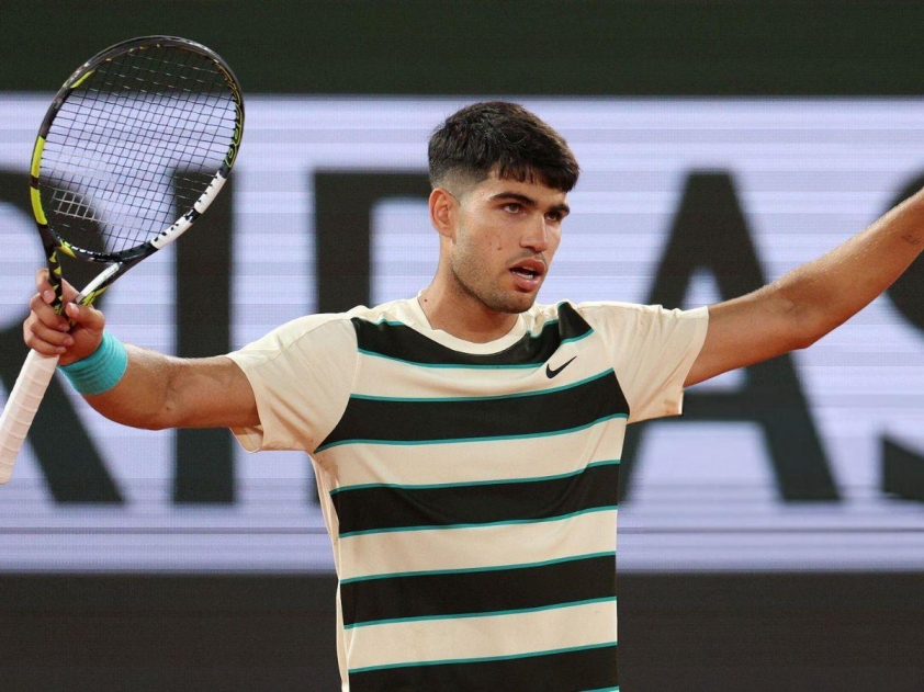 Khẳng định đẳng cấp, Alcaraz lọt tứ kết Roland Garros 2025-643442