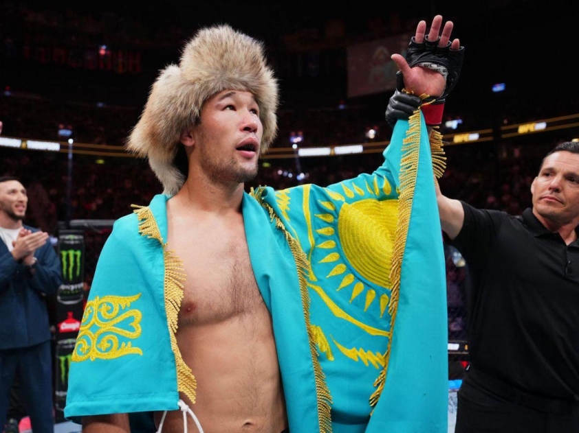 Gia đình siêu sao UFC thoát chết sau tai nạn xe hơi-674178