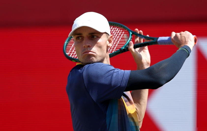 Phong độ chạm đáy, Tsitsipas bị loại ngay trận ra quân Rogers Cup 2025 675389