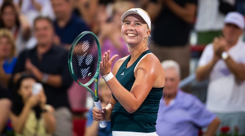 Bị khai thác điểm yếu chí tử, Swiatek ngã ngựa ở Rogers Cup 2025 677712