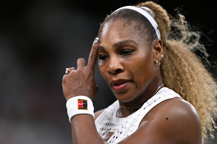 Serena Williams gây tranh cãi ngày trở lại quần vợt chuyên nghiệp