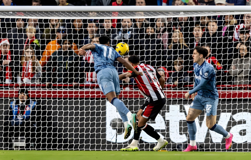 Thắng nghẹt thở Brentford, Aston Villa áp sát ngôi đầu BXH Ngoại hạng Anh 374744