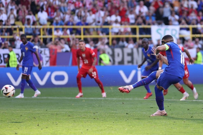 Mbappe shines, France still loses disappointing points against Poland 487519