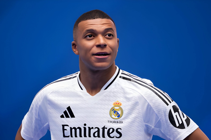 Mbappe bị HLV Ancelotti 'nắn gân' trước trận ra mắt Real Madrid 512296