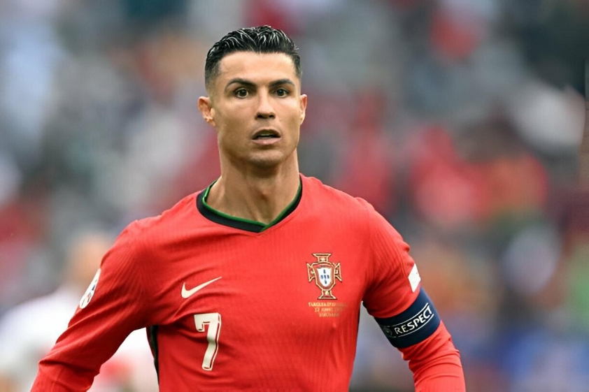 Ghi 900 bàn, Ronaldo vẫn bị cho là 'gánh nặng' với Bồ Đào Nha 524020