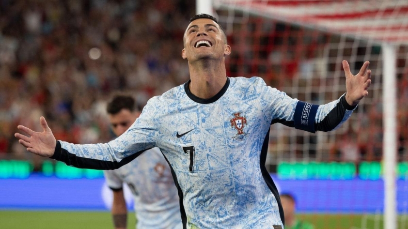 Ronaldo bất ngờ nhận thông điệp từ Thomas Muller 524050