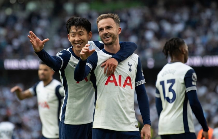 Kẹt xe hoành tráng khiến trận đấu của Tottenham tại Europa League bị trì hoãn 38 phút