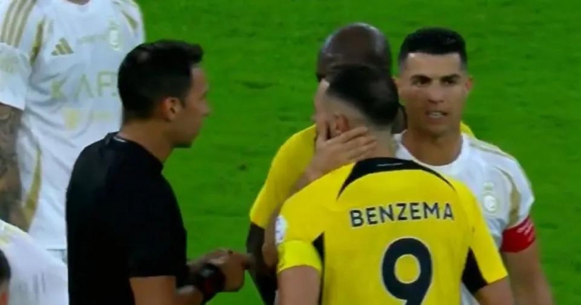 Ronaldo vào cuộc, ngăn Benzema ẩu đả với tiền vệ Al Nassr 565989