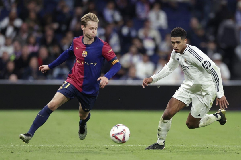 Barca chào đón sự trở lại của 'ma tốc độ', sẵn sàng đấu Real Madrid 631874