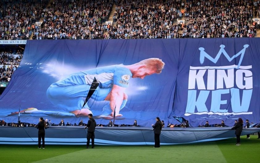 Pep Guardiola bật khóc trong ngày De Bruyne chia tay Etihad 637636