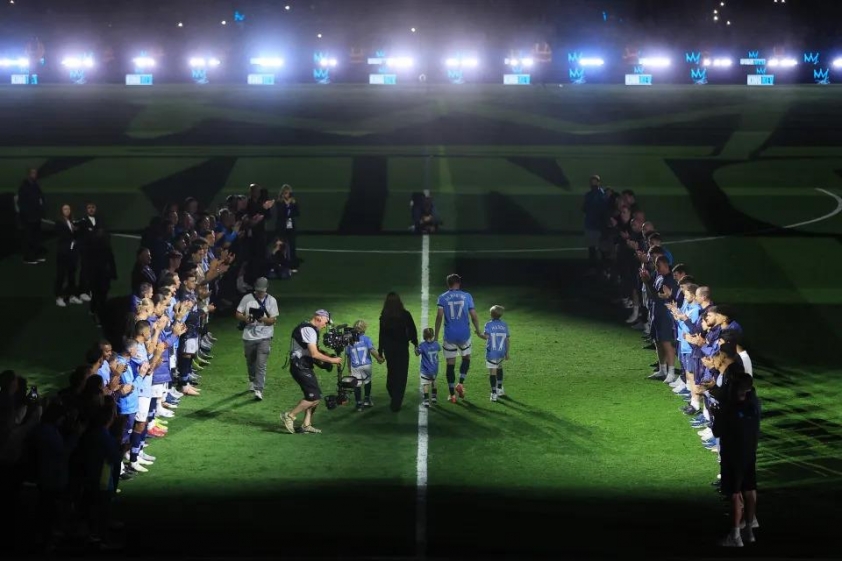 Pep Guardiola bật khóc trong ngày De Bruyne chia tay Etihad 637634