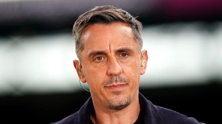 Gary Neville bị Nottingham Forest từ chối cho vào sân trong trận đấu