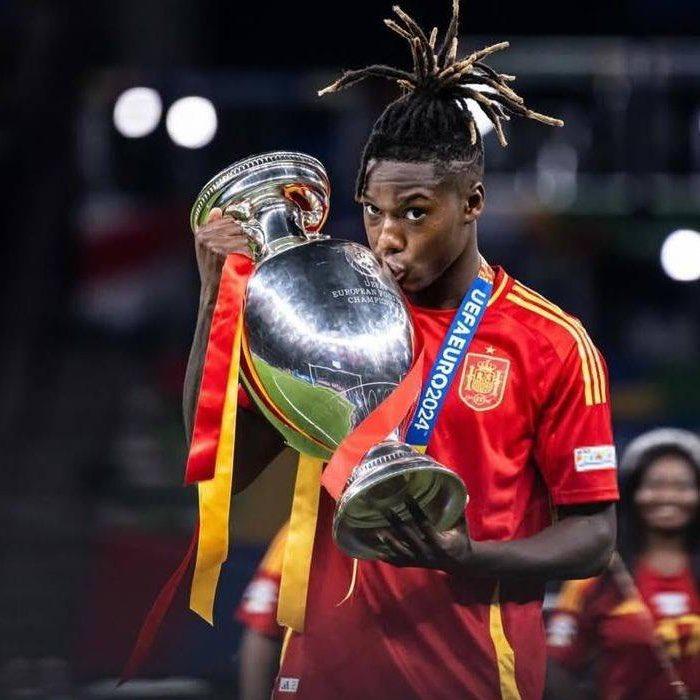 Barca đàm phán chiêu mộ Nico Williams