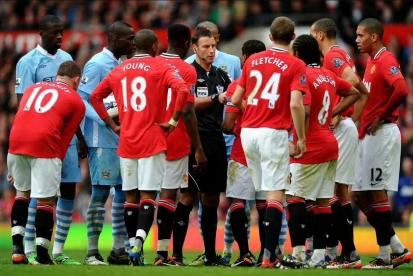 MU thua thảm, Sir Alex Ferguson tức giận đe dọa trọng tài Premier League 649977