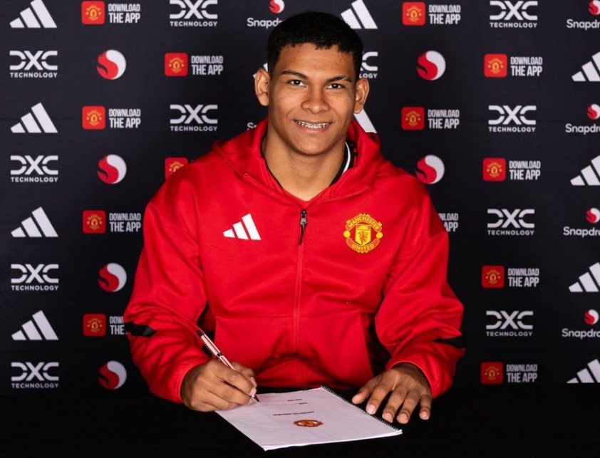 Chuyển nhượng MU 6/7: Trình làng 'máy chạy' Nam Mỹ; Xong vụ Rashford đến Barca 661124