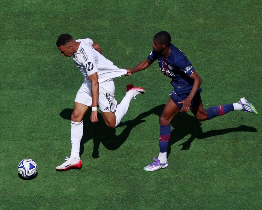 Mbappe mắc kẹt giữa cái bóng của Dembele 663229