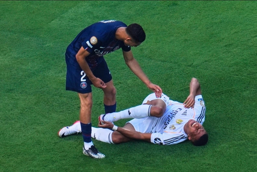 Mbappe mắc kẹt giữa cái bóng của Dembele 663231