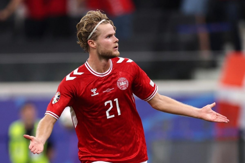 Morten Hjulmand cũng lọt vào tầm ngắm của MU.