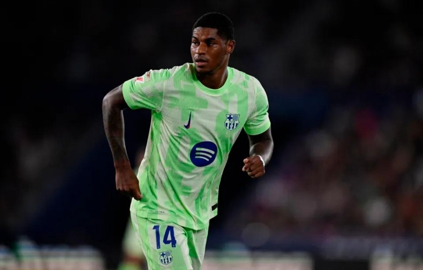 Rashford bị thay ra ở hiệp 1 khi 'biến Barcelona thành MU' 690841