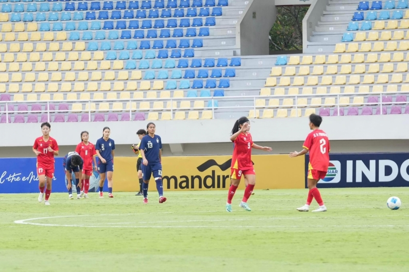 CĐV Thái Lan đồng loạt phản ứng sau khi thắng 3-1 trước U16 Việt Nam 693096
