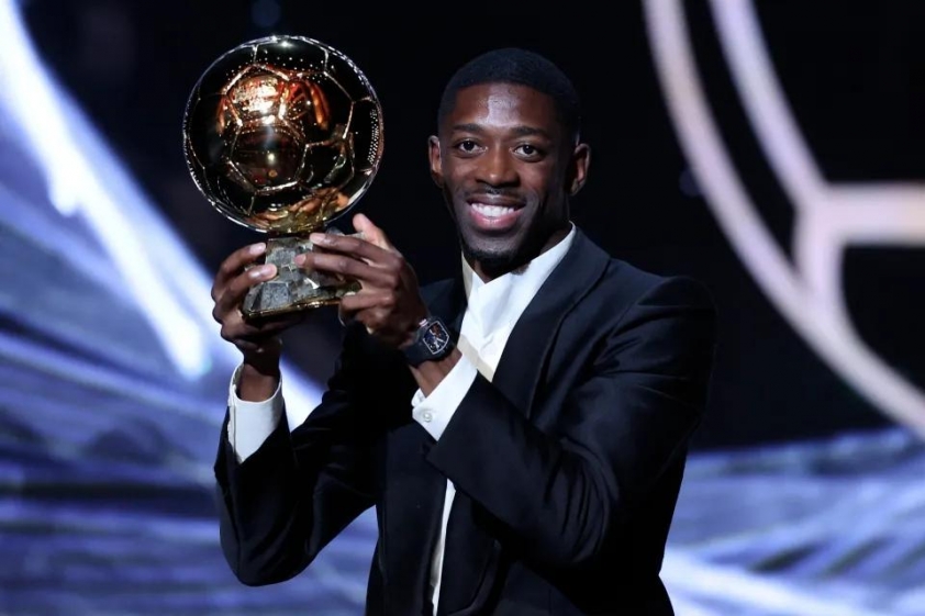 Ousmane Dembélé của Paris Saint-Germain đã giành Quả bóng Vàng đầu tiên trong sự nghiệp (Ảnh: The Sun).