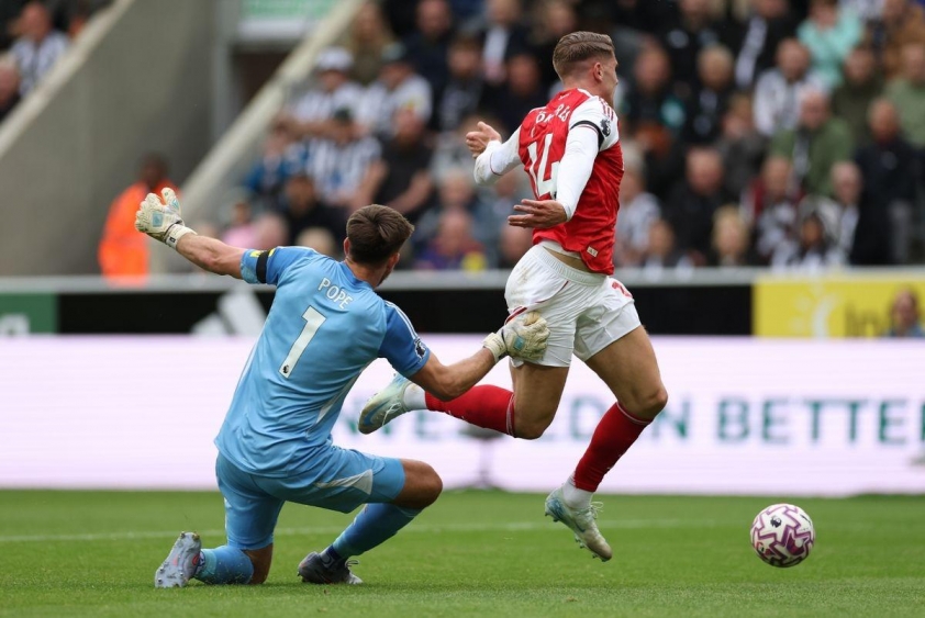 Arsenal bị VAR tước một quả phạt đền mười mươi? 712732