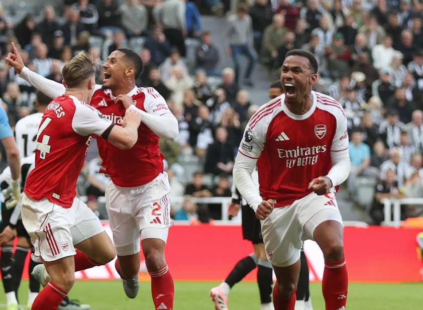Gabriel sắm vai người hùng giúp Arsenal giành chiến thắng (Ảnh: CLB).