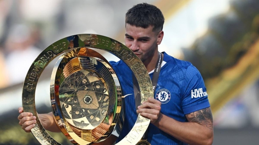 Chelsea có vụ chuyển nhượng sai lầm và kỳ lạ nhất Ngoại hạng Anh 715102