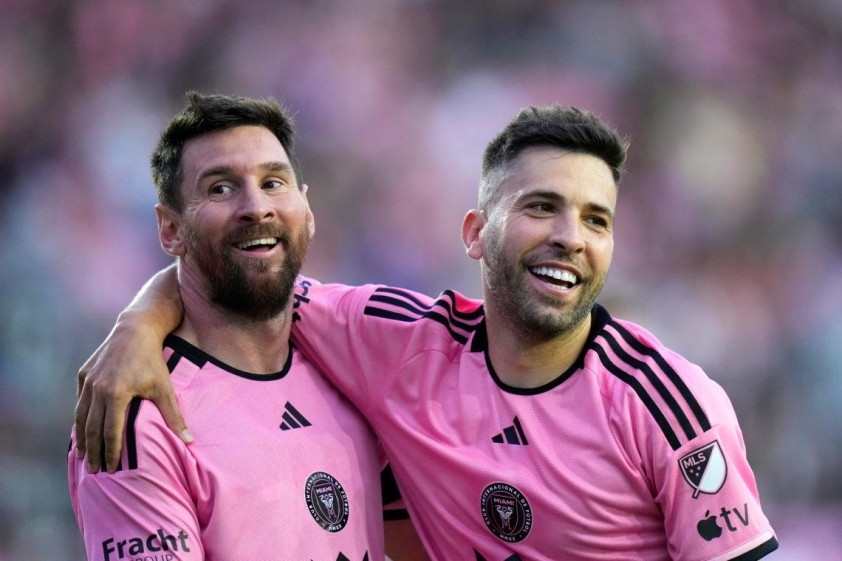 Alba giải nghệ, Messi mất bạn