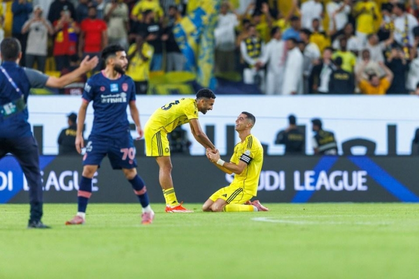 Ronaldo và con trai cùng ghi bàn trong một ngày! 7 CHÍNH THỨC: Cha con Ronaldo ghi bàn trong cùng 1 ngày 733036