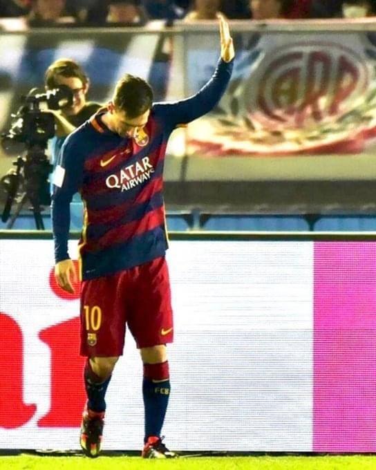 Messi gửi lời xin lỗi đặc biệt đến một đối thủ sau khi lập công 5 Lionel Messi gửi lời xin lỗi duy nhất đến đối thủ sau khi... ghi bàn! 739623