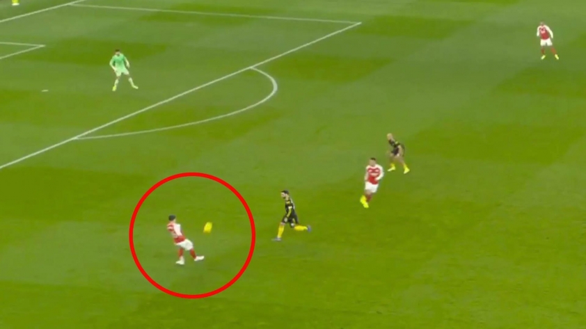 CĐV Arsenal đồng loạt đòi đuổi 1 ngôi sao sau trận thua MU 784943