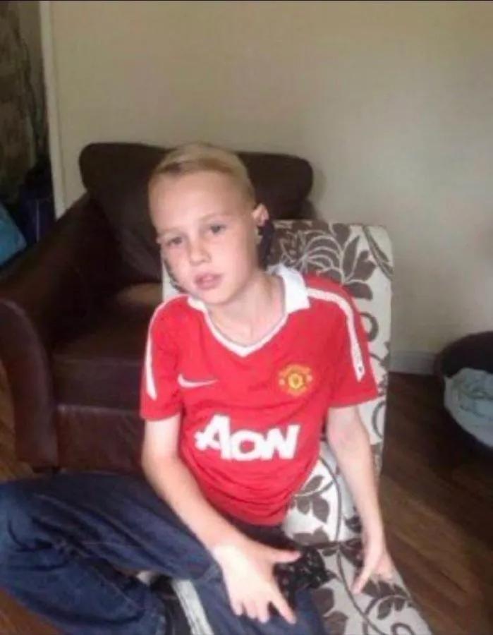 Cole Palmer bất ngờ gia nhập MU, rời Chelsea vì chán nản 5 Cole Palmer từng mặc áo Manchester United khi còn nhỏ và hoàn toàn có thể khoác lại màu áo này trong tương lai gần.