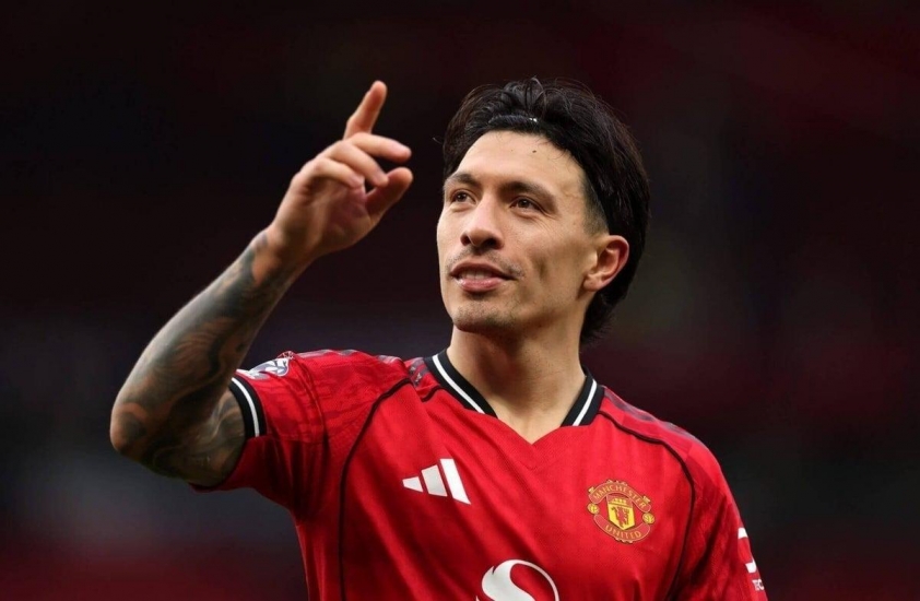 Barca nhắm chiêu mộ 'trung vệ thép' của MU 787353