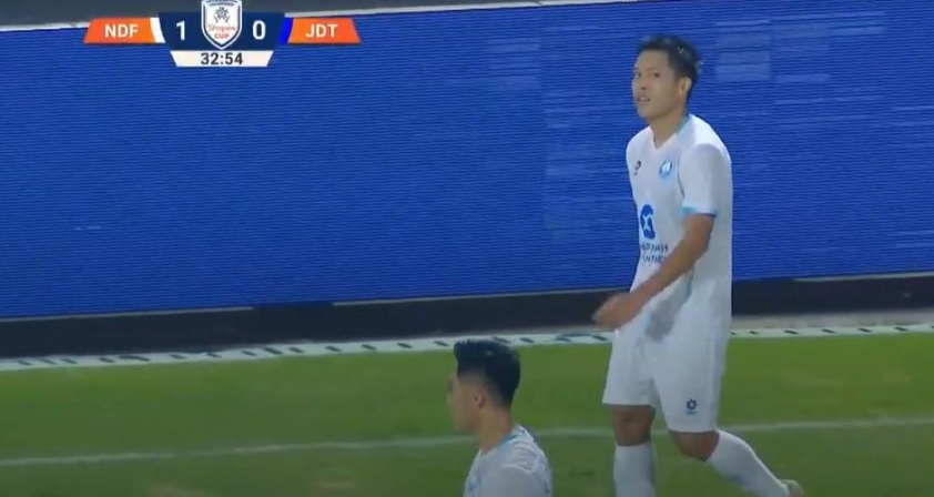 Nam Định mở tỷ số