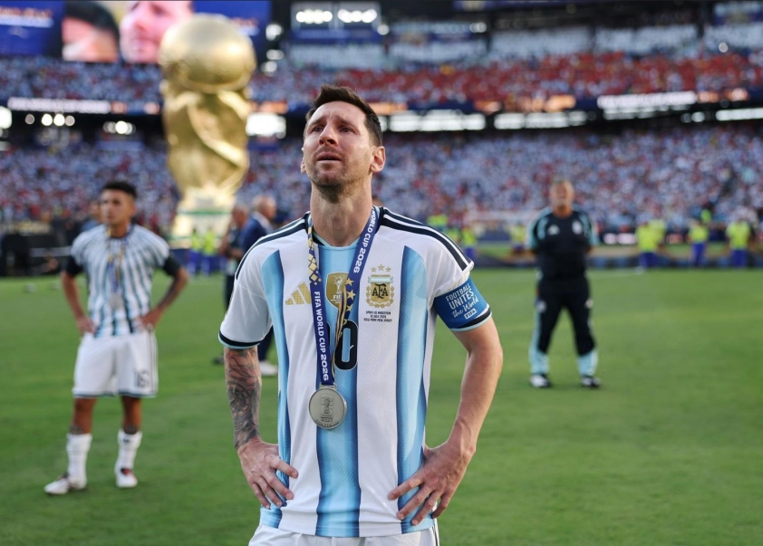 Messi khóc đẫm nước mắt trong ngày Argentina mất ngôi vương World Cup 870562