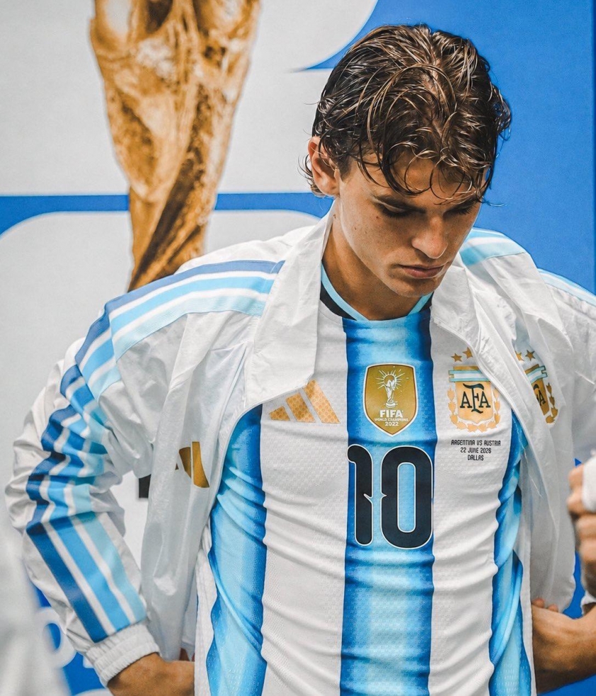 Messi giải nghệ, lộ diễn số 10 mới xuất sắc tại ĐT Argentina