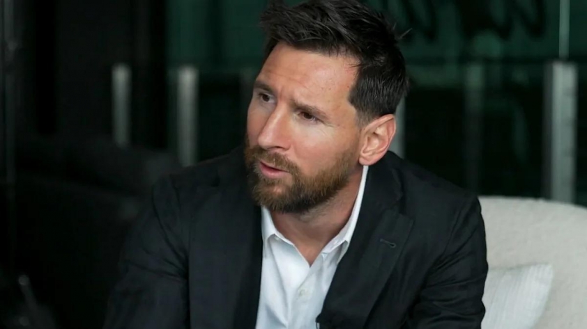 Messi xúc động nhớ cha quá cố, nói lời gan ruột về Barcelona