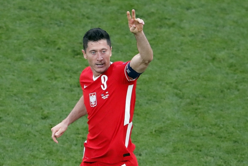 Lewandowski ghi cả 2 bàn thắng trong cuộc đối đầu với ĐT Thụy Điển
