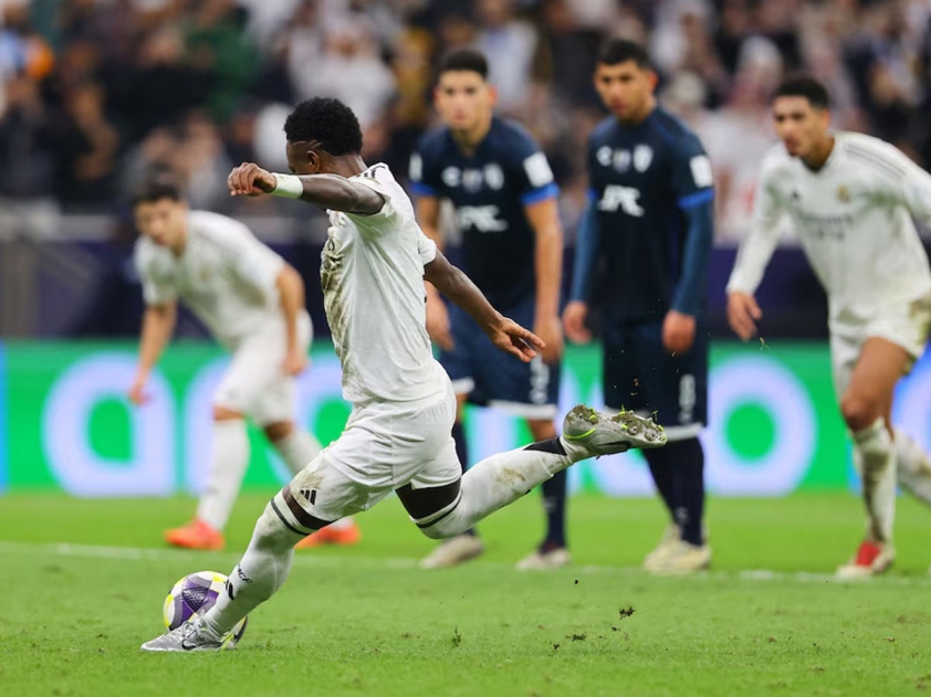 Real Madrid đang bị đặt dấu hỏi về màn trình diễn của mình (Ảnh: ESPN)