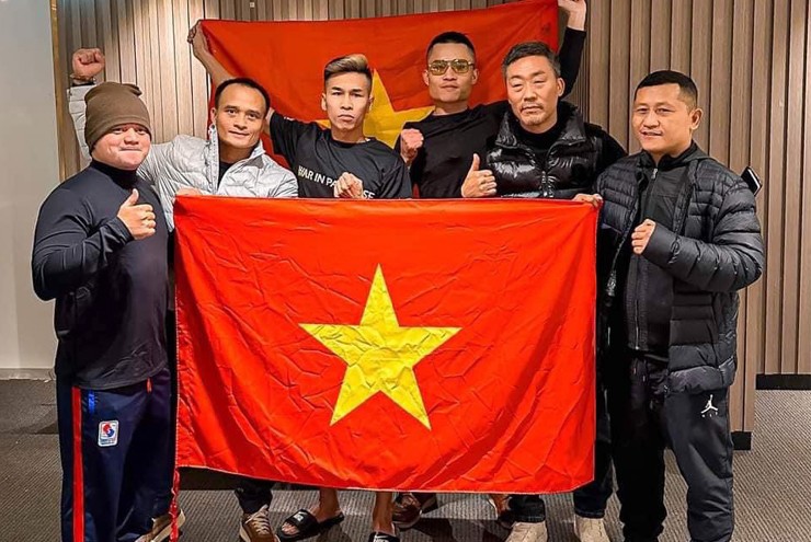 Nhà vô địch IBA Trần Văn Thảo giành chiến thắng kịch tính trước đối thủ Trung Quốc dù thua thiệt về cân nặng 390050