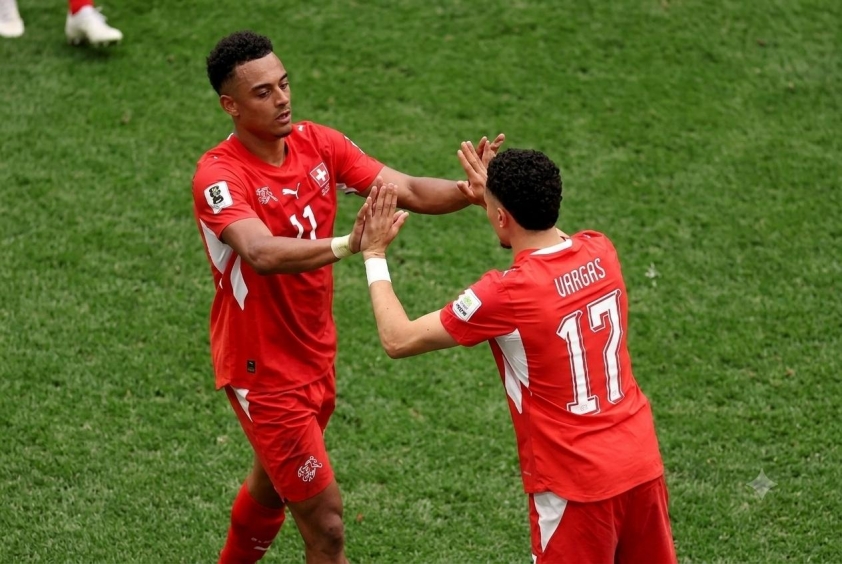 Vargas vào sân thay Ndoye, dù không đóng góp vào bàn thắng trong 120 phút, nhưng lại đủ bản lĩnh đá quả 11m cuối cùng