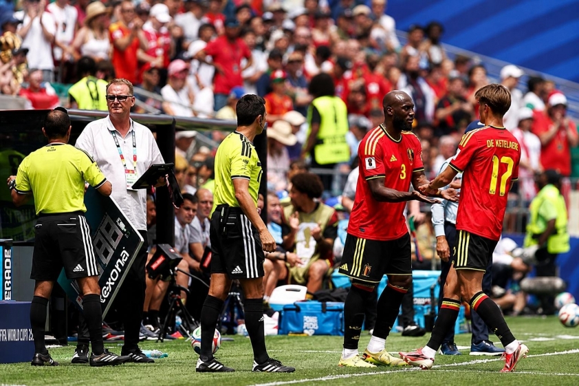 Lukaku sẽ đập tay đồng đội để vào sân hay rời sân trận tới?
