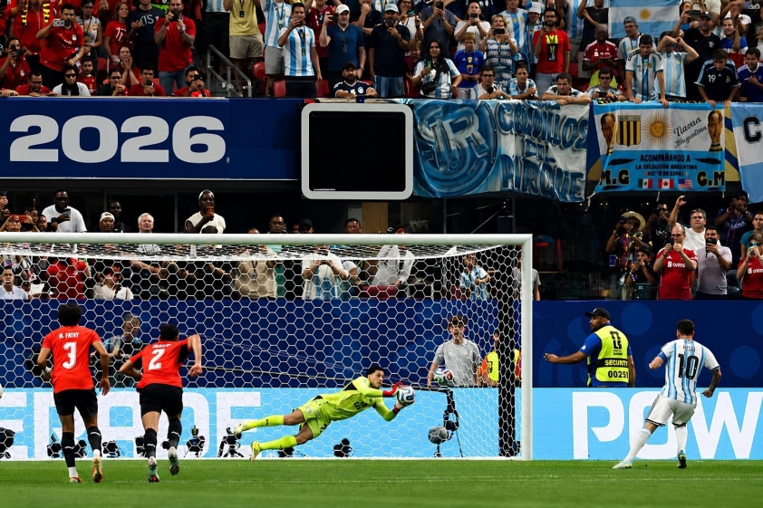 Đồng đội tại Argentina bất ngờ sở hữu cột mốc Messi không bao giờ chạm tới được 865260