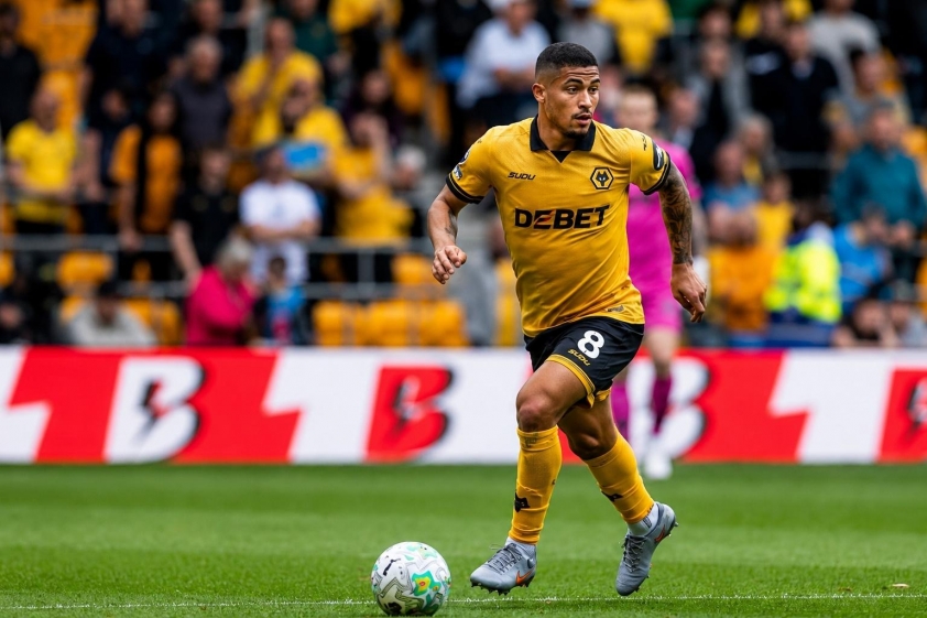 Dù Wolves phải xuống hạng, Joao Gomes vẫn thi đấu ấn tượng tại trung tuyến Bầy Sói