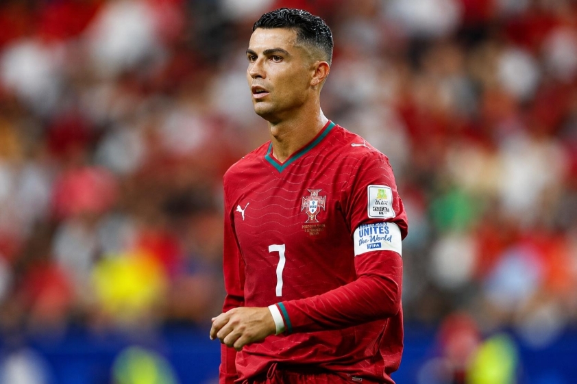 Ronaldo đang nắm giữ kỷ lục về số lần ra sân và số bàn thắng ghi được cho ĐTQG Bồ Đào Nha