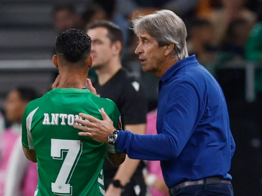 Thầy Antony muốn cải cách bóng đá theo phong cách bóng rổ! 4 Pellegrini đề xuất luật 'sân sau' mới sau trận thắng tại Europa League 736745