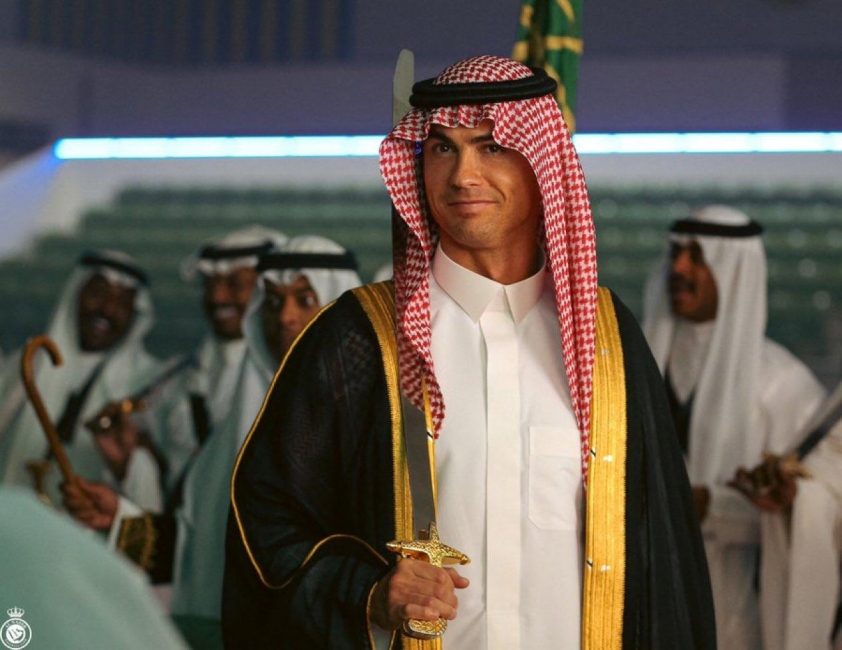 Ronaldo bất ngờ tham gia nghi lễ đặc biệt dù không theo đạo Hồi 4 f4