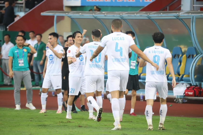 Trực tiếp Nam Định 3-1 Khánh Hòa: Rafaelson có cú đúp 487292